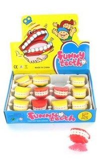 WIND-UP CHATTERING TEETH (12 pcs)